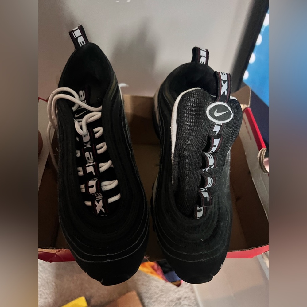 Blavk nikes